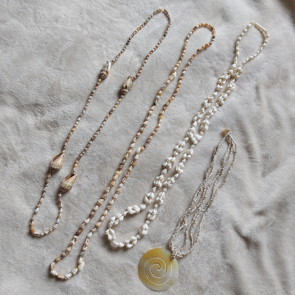 Random 4 PC seashell necklace lot
